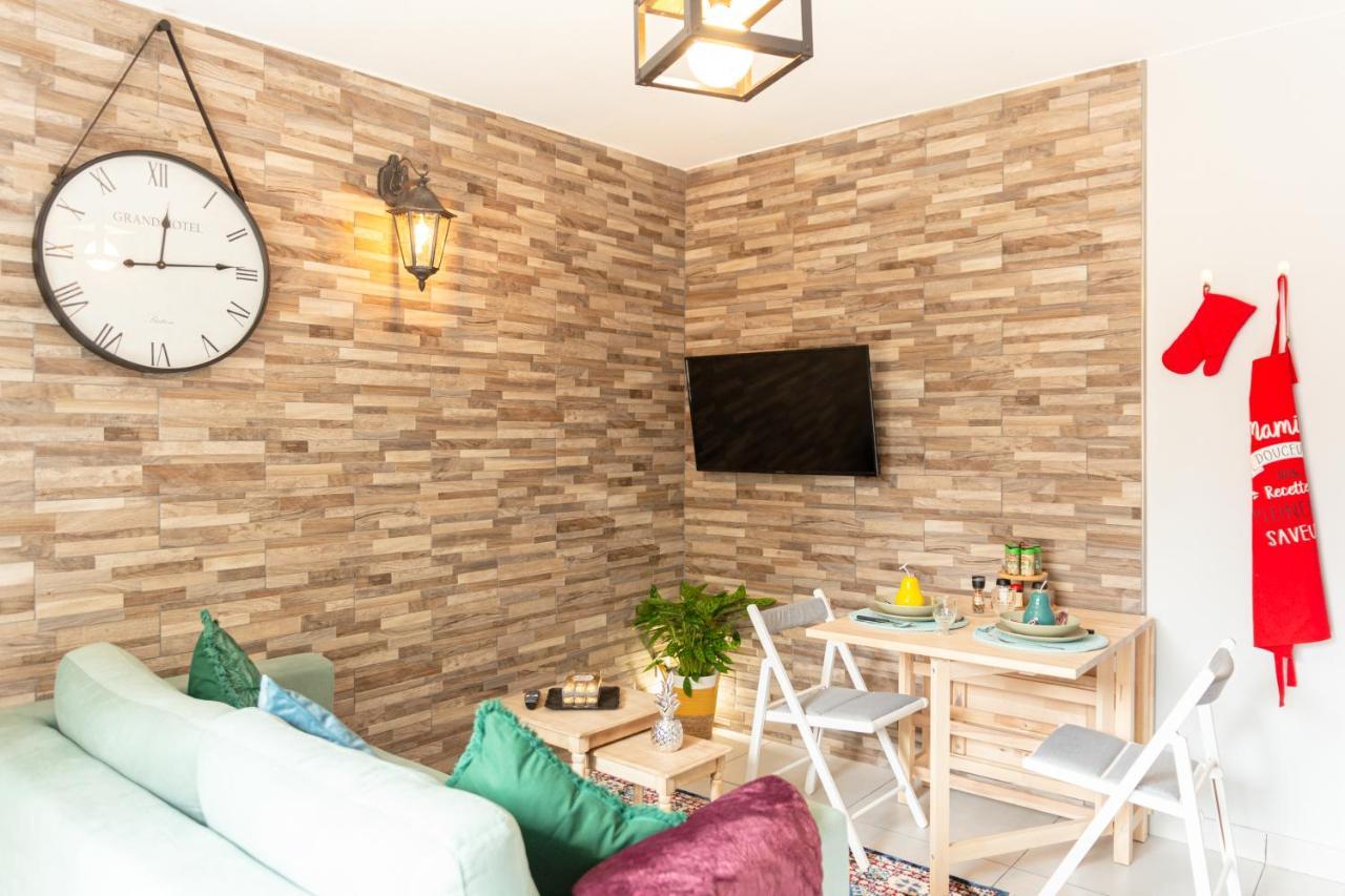 Apartamento Rer C A 4 Minutes A Pieds Chateau De Versailles 15 Minutes A Pied Exterior foto